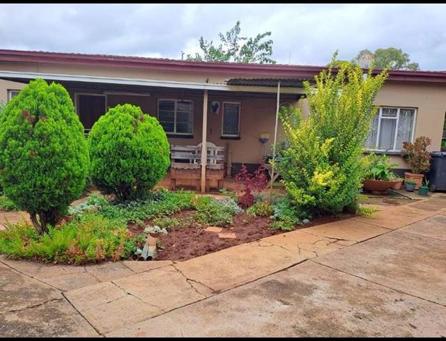 5 BEDROOM HOUSE FOR SALE IN LYTTELTON MANOR